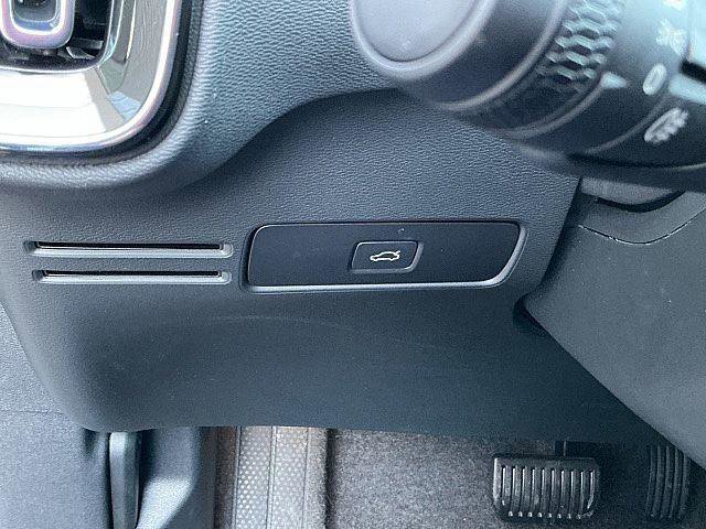 Certified 2025 Volvo XC40 B5 Plus AWD/4WD image 22