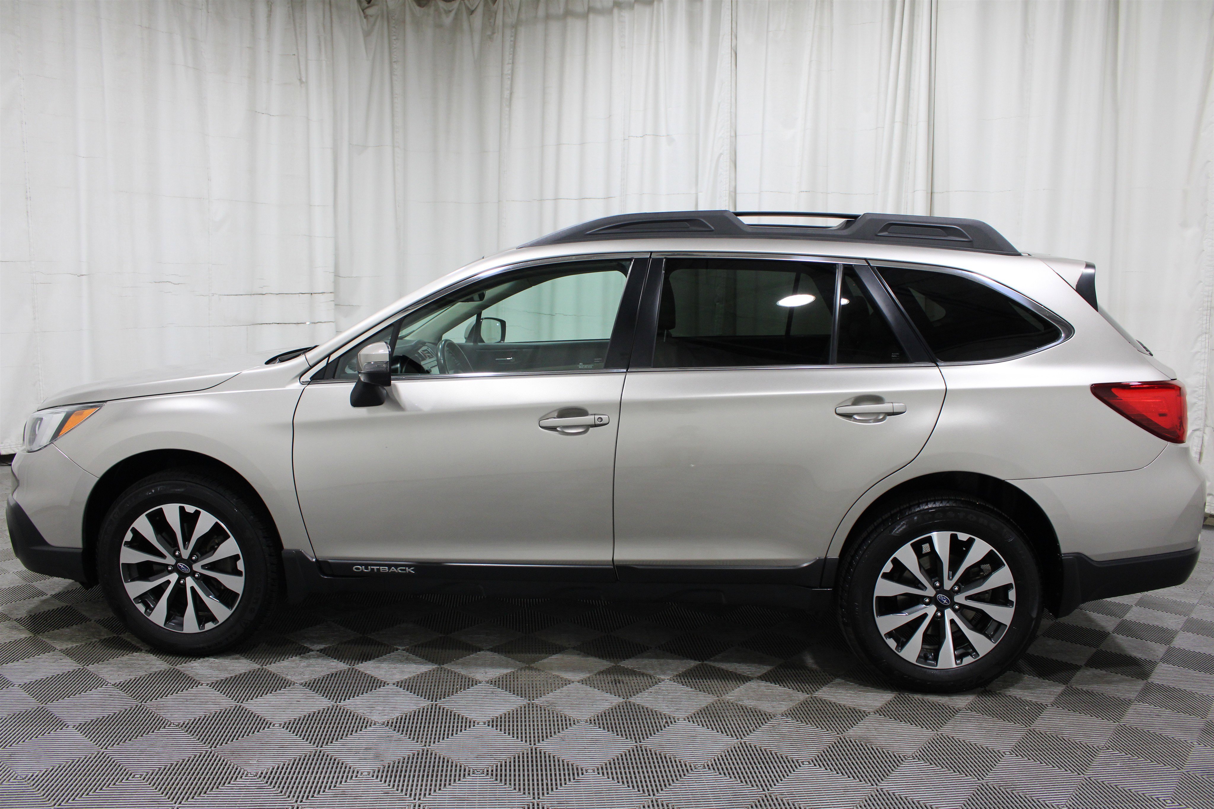 Used 2017 Subaru Outback 3.6R Limited image 36