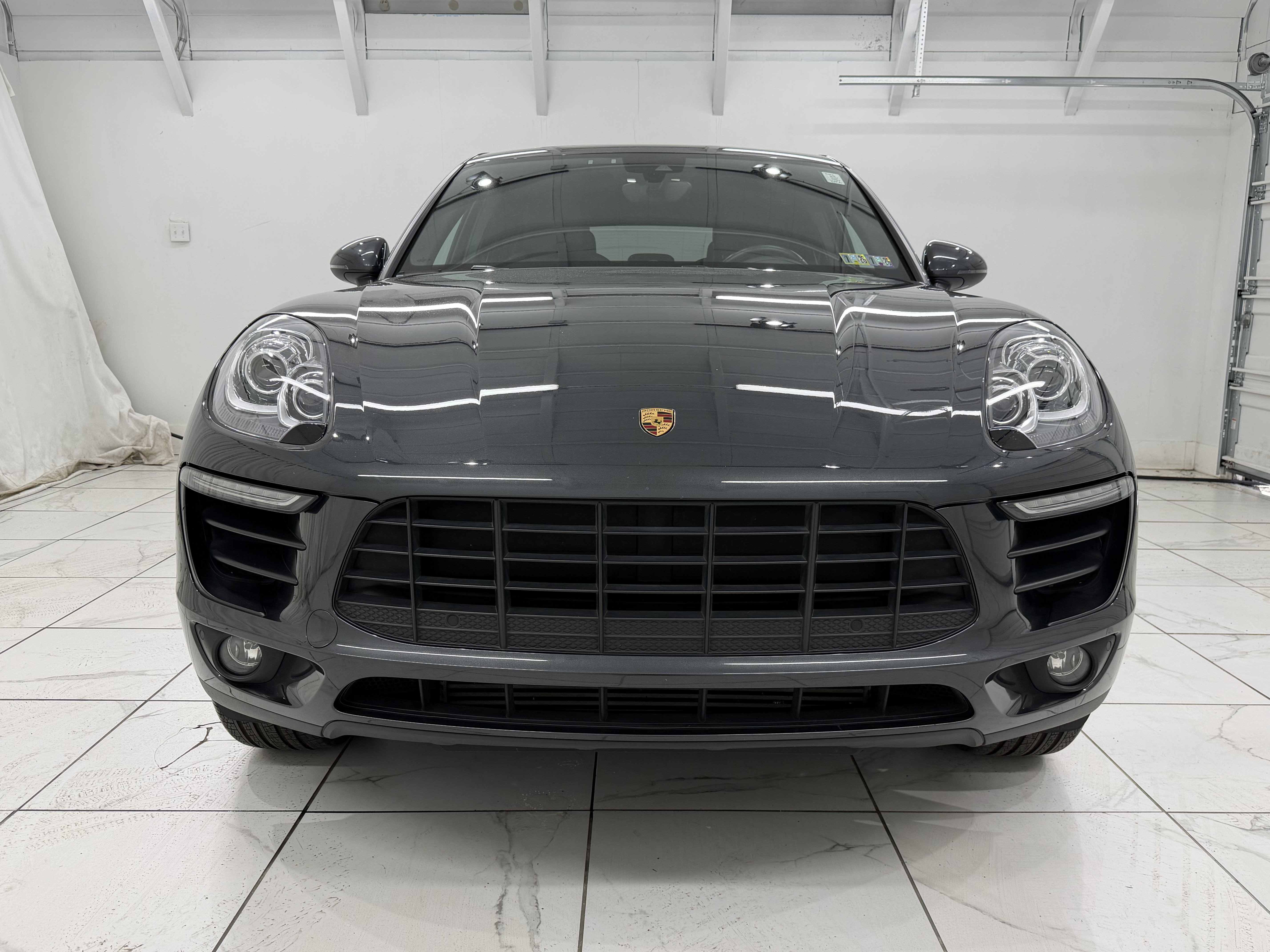 Certified 2018 Porsche Macan AWD/4WD image 9