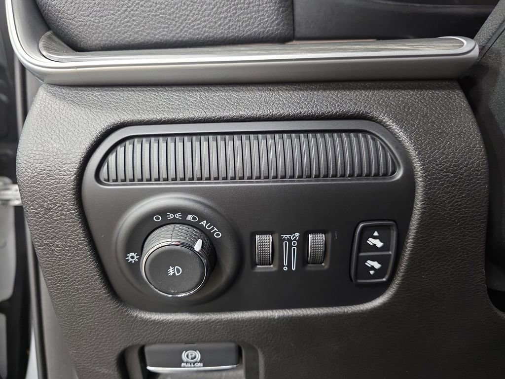 Used 2023 Jeep Wagoneer L Series II image 29