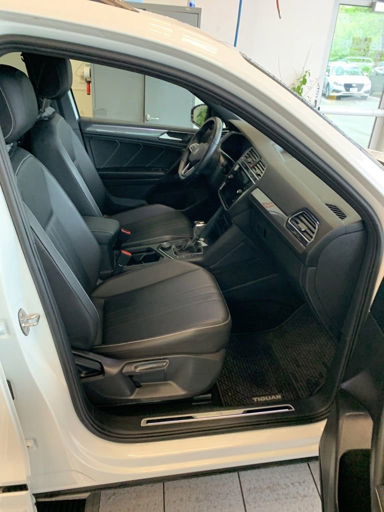 Used 2023 Volkswagen Tiguan SE R-Line AWD/4WD image 14