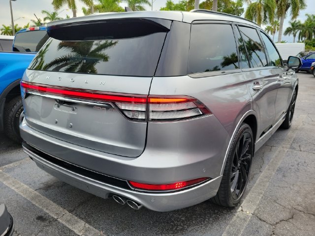 Used 2024 Lincoln Aviator Reserve w/ Jet Package RWD image 3