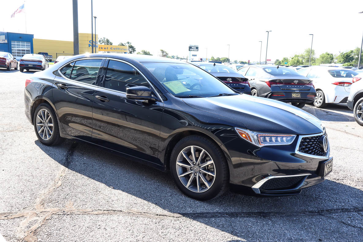 Used 2018 Acura TLX w/ Technology Package FWD image 3