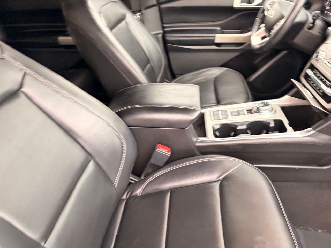Used 2023 Ford Explorer XLT w/ Equipment Group 202A RWD image 7