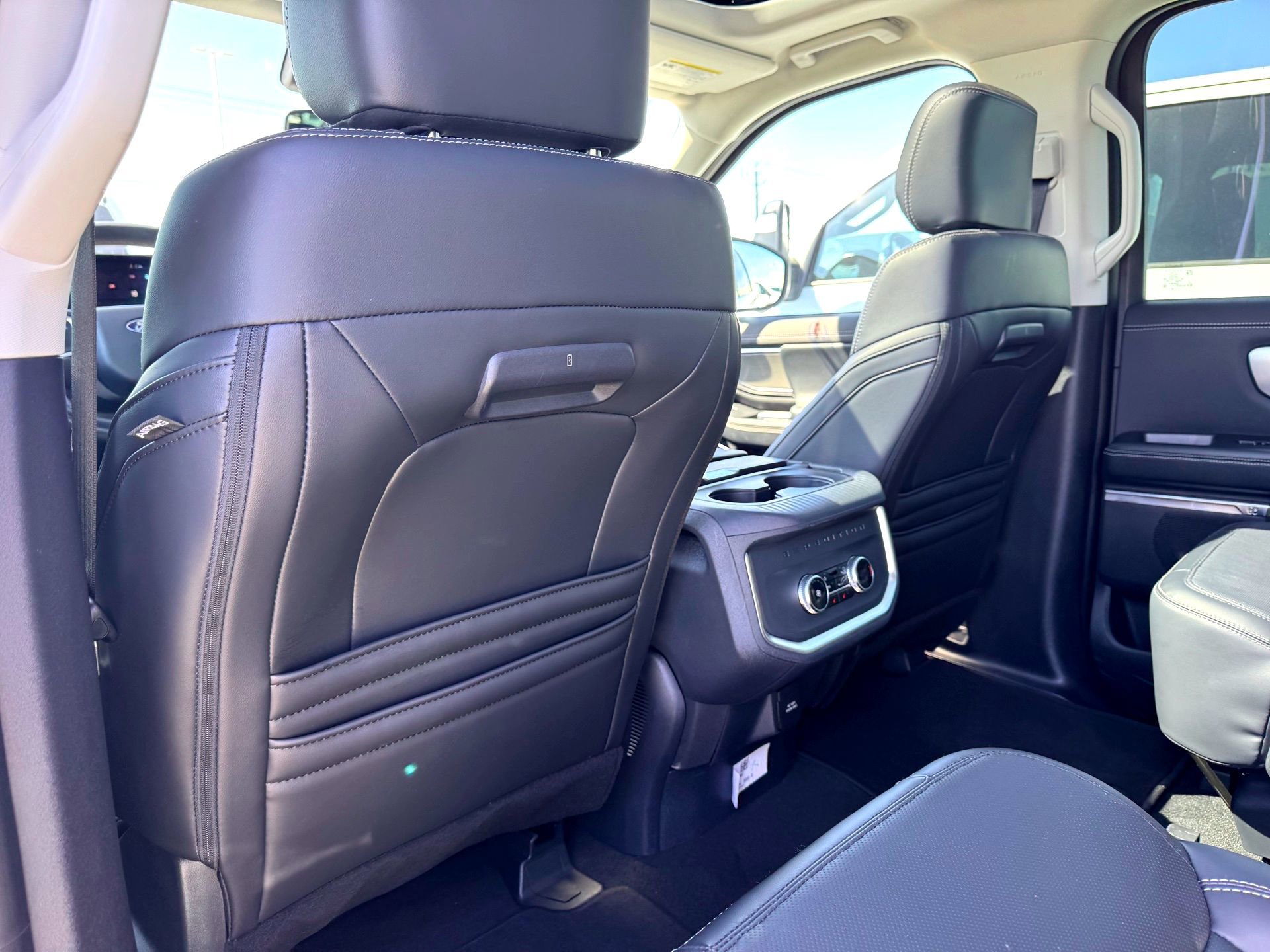 Used 2025 Ford Expedition Platinum AWD/4WD image 21