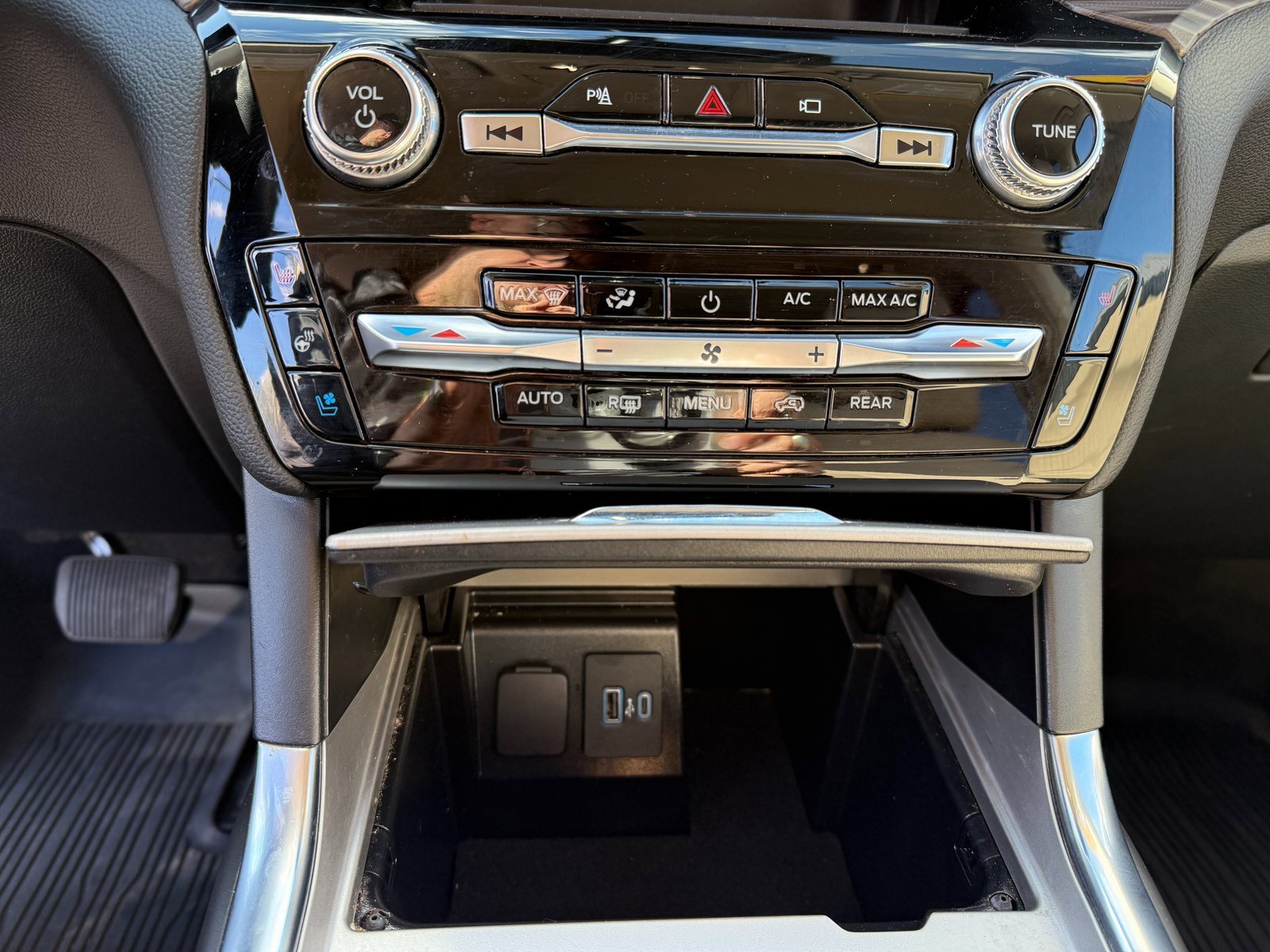 Used 2022 Ford Explorer Limited w/ Hybrid Equipment Group 310A image 15