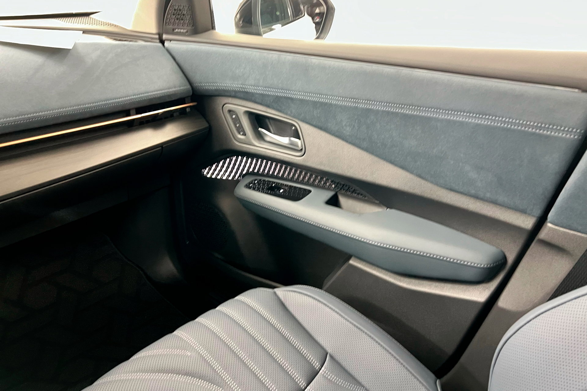 New 2025 Nissan Ariya Platinum image 10