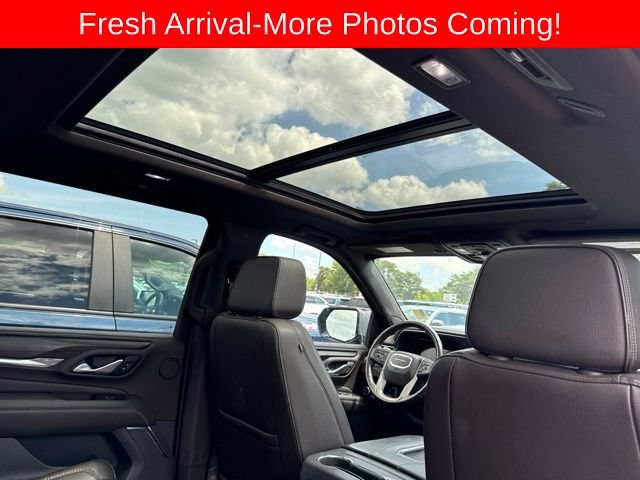 Used 2022 GMC Yukon XL Denali w/ Denali Premium Package AWD/4WD image 9