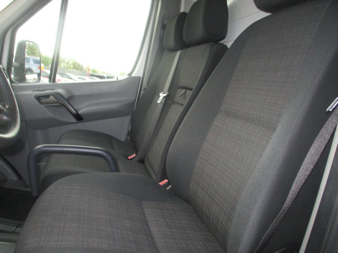 Used 2016 Freightliner Sprinter 3500 RWD image 17