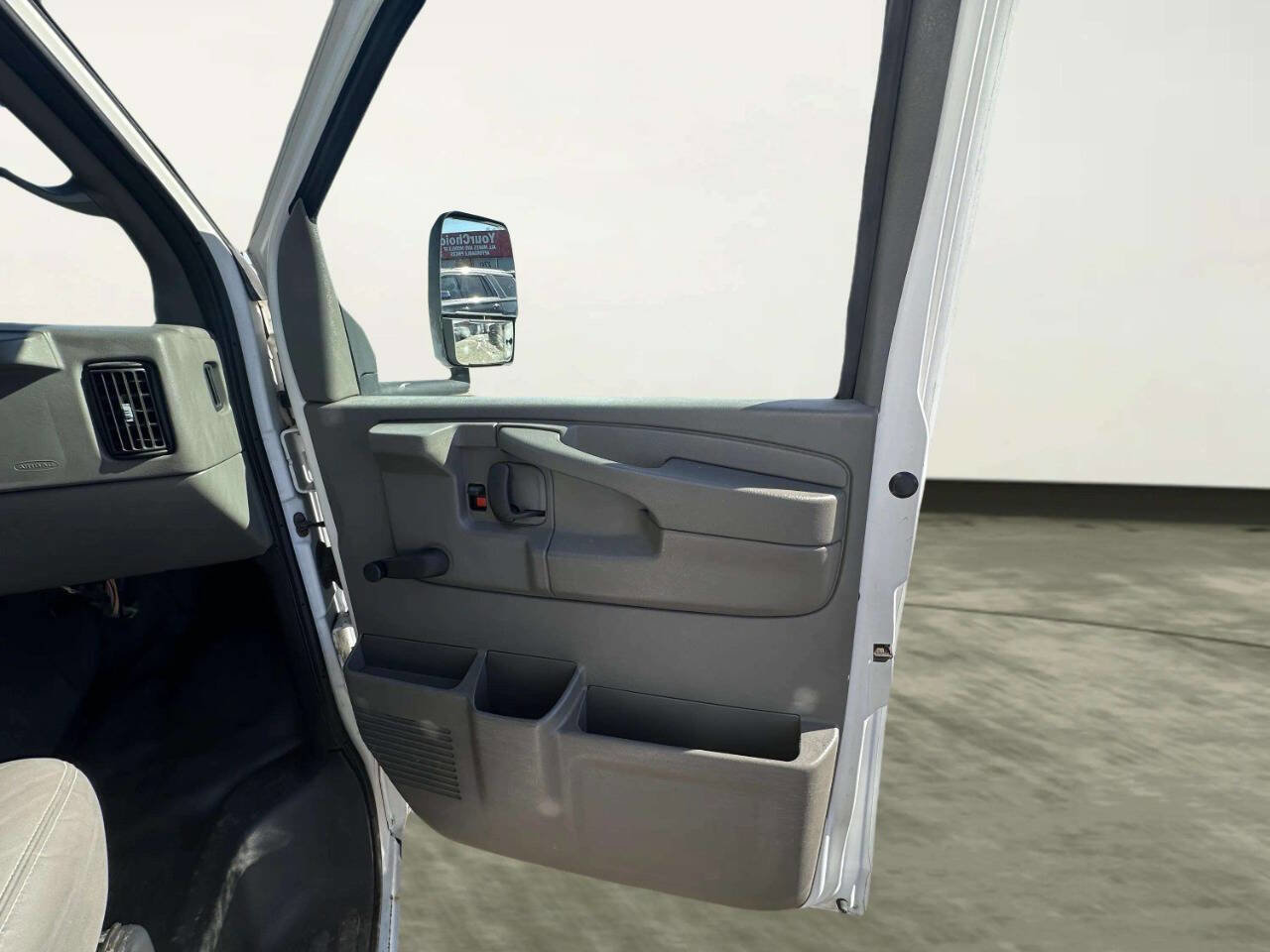 Used 2007 GMC Savana 3500 3500 2dr Commercial/Cutaway/Ch image 28