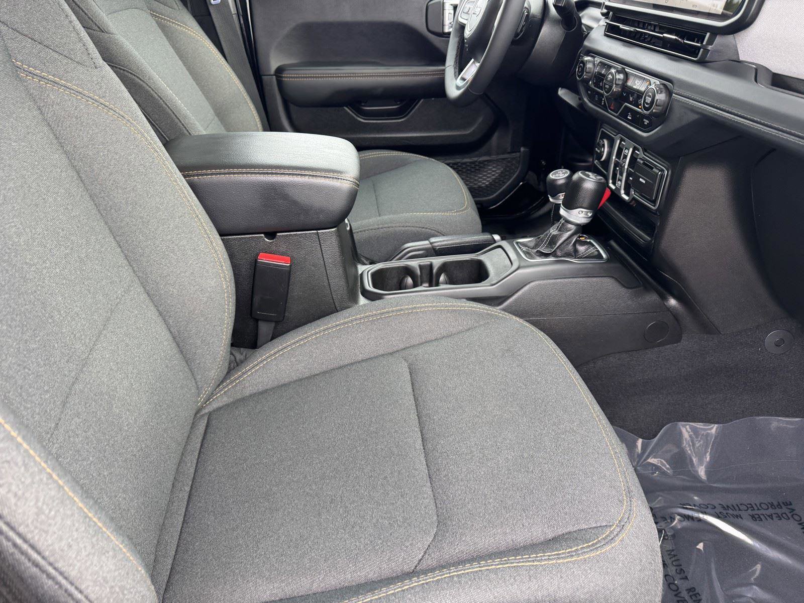 Certified 2025 Jeep Wrangler Sahara AWD/4WD image 9