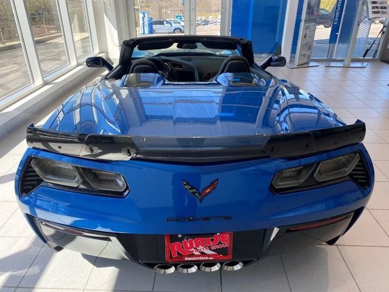 Used 2015 Chevrolet Corvette Z06 w/ 3LZ Preferred Equipment Group RWD image 8