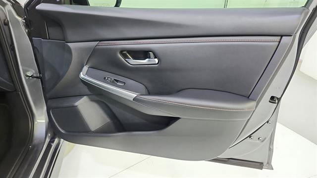 Certified 2024 Nissan Sentra SR FWD image 25