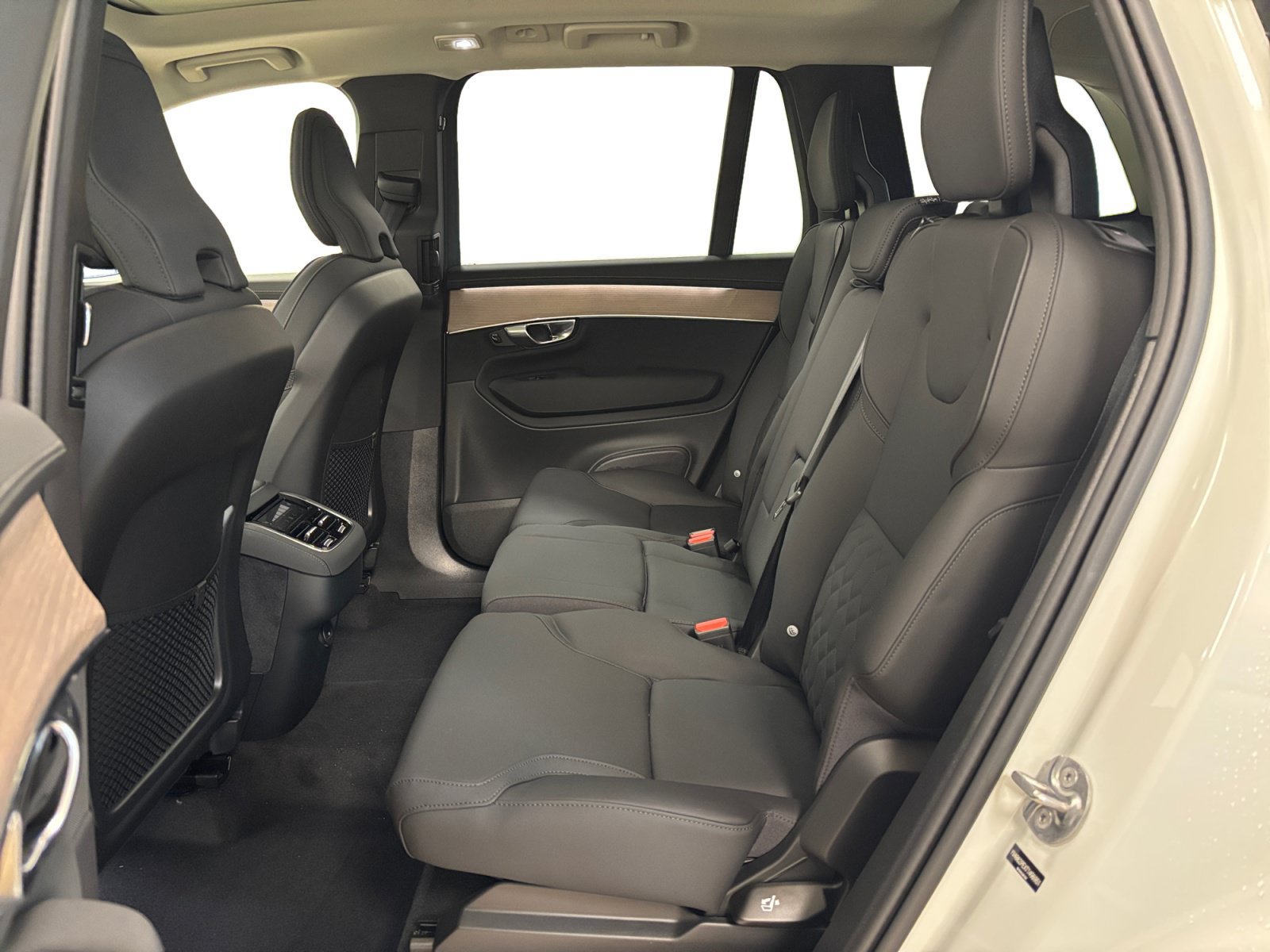 New 2026 Volvo XC90 B6 Plus w/ Protection Package Premier AWD/4WD image 13