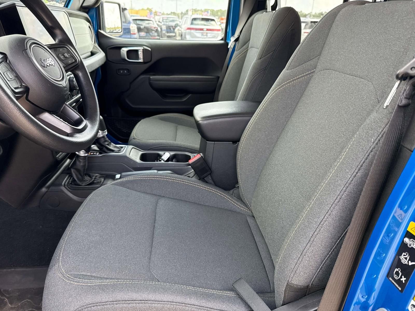 Used 2025 Jeep Gladiator Sport image 16