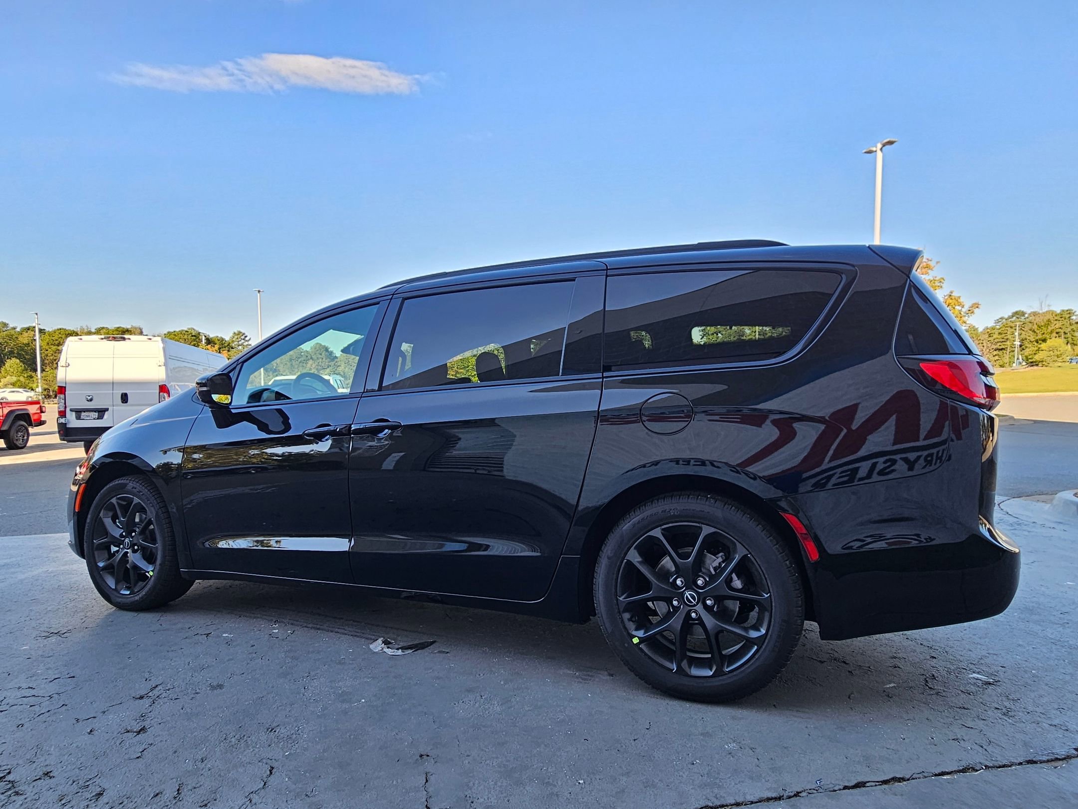 New 2026 Chrysler Pacifica Limited image 5