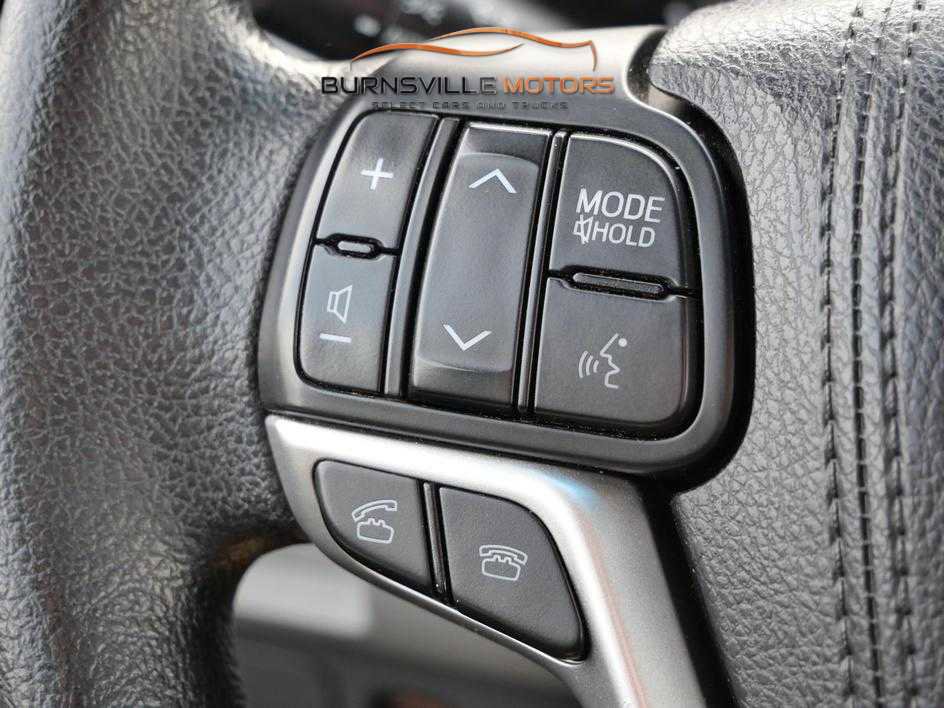 Used 2015 Toyota Sienna LE AWD/4WD image 24