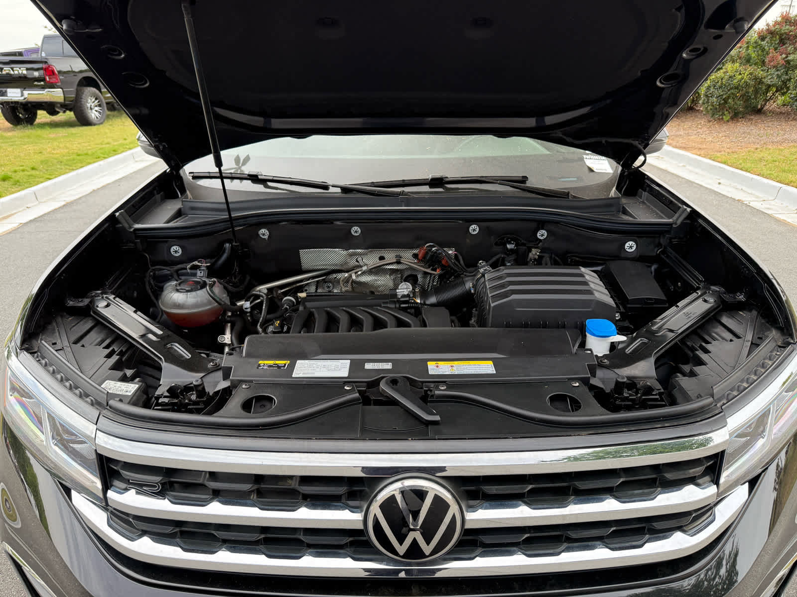 Used 2022 Volkswagen Atlas SEL R-Line AWD/4WD image 30