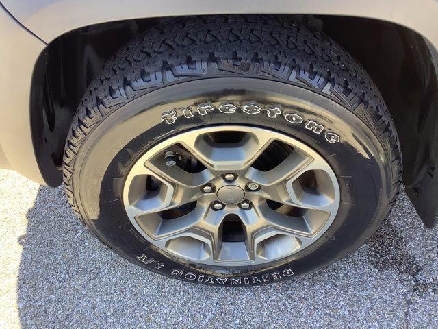 Used 2020 Jeep Cherokee Trailhawk w/ Cold Weather Group image 38