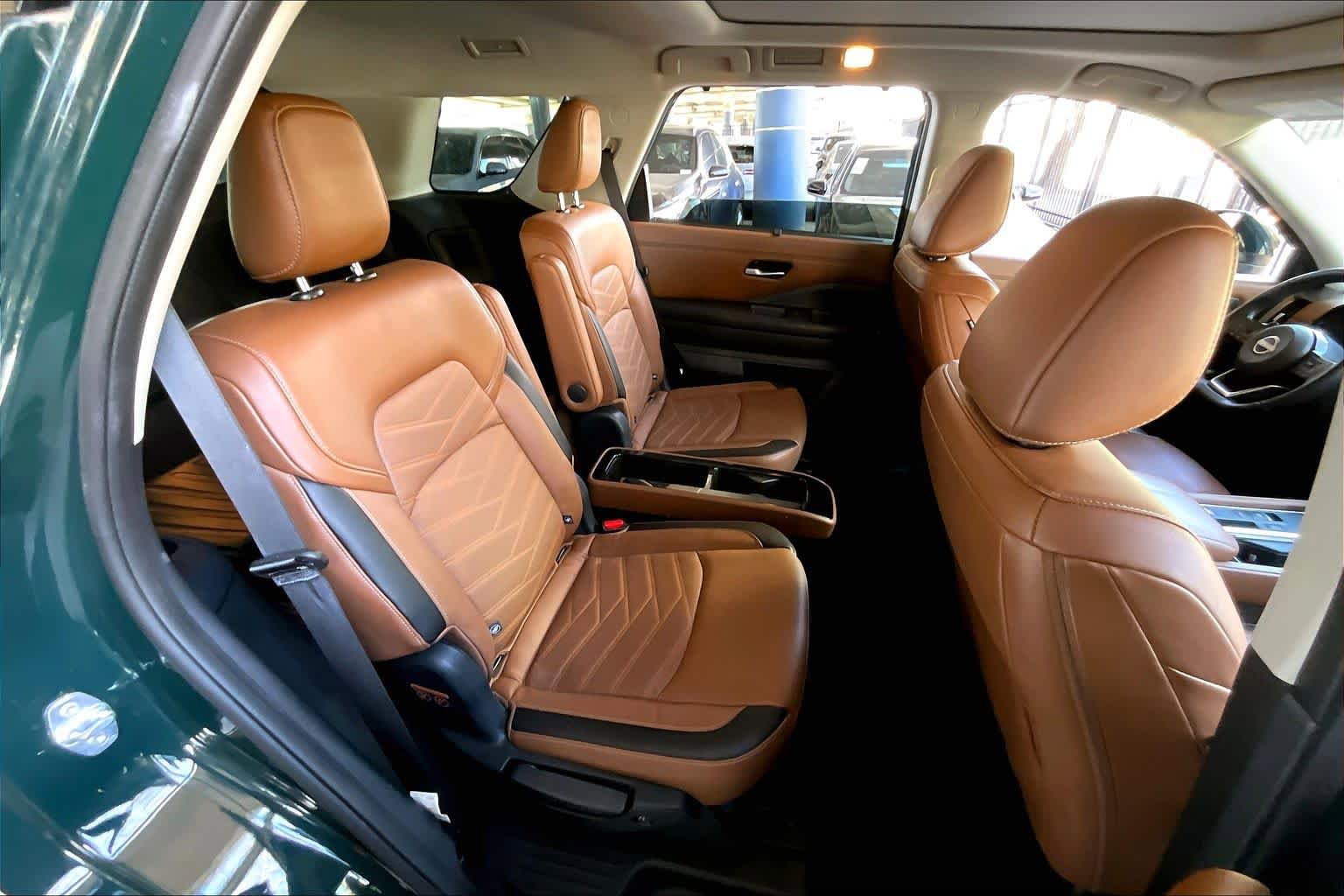 Used 2024 Nissan Pathfinder Platinum image 20