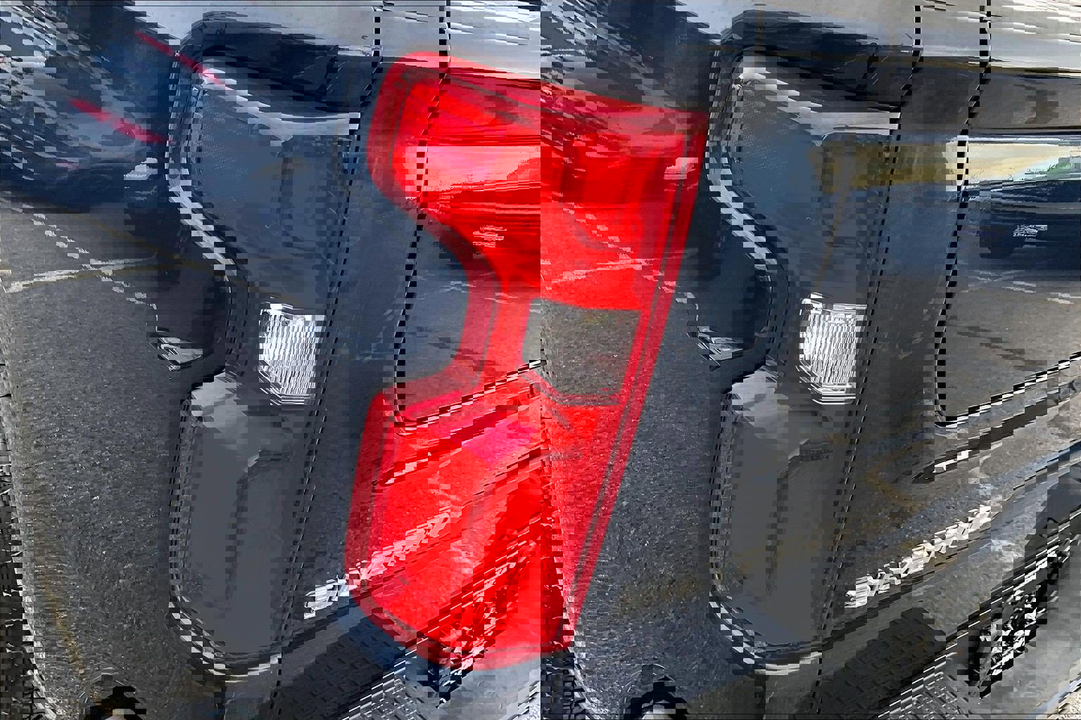 Used 2022 Chevrolet Silverado 1500 High Country image 34