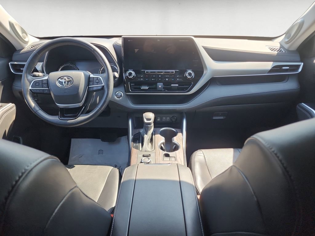 Used 2022 Toyota Highlander Platinum image 10