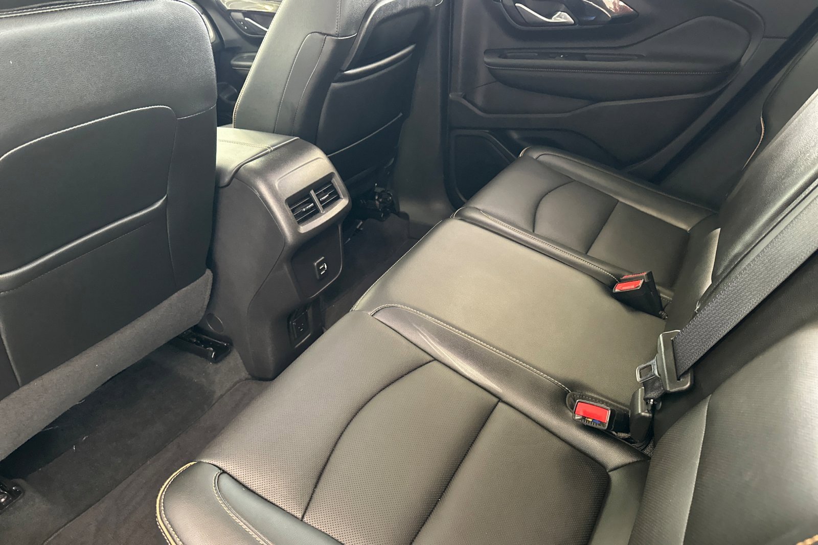 Used 2024 GMC Terrain AT4 w/ Tech Package image 12