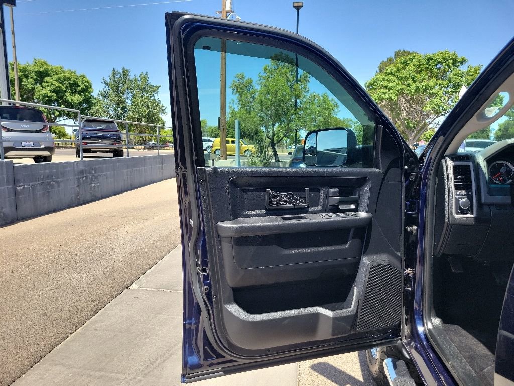 Used 2016 RAM 2500 Tradesman w/ Chrome Appearance Group AWD/4WD image 11