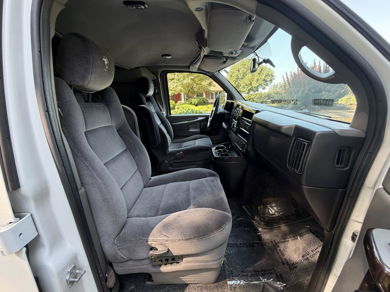 Used 2011 GMC Savana 1500 AWD image 9