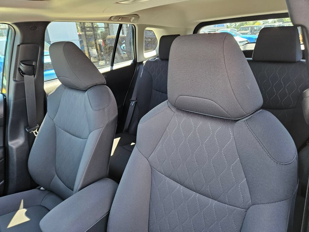 Used 2023 Toyota Corolla Cross LE w/ Moonroof Package AWD/4WD image 18