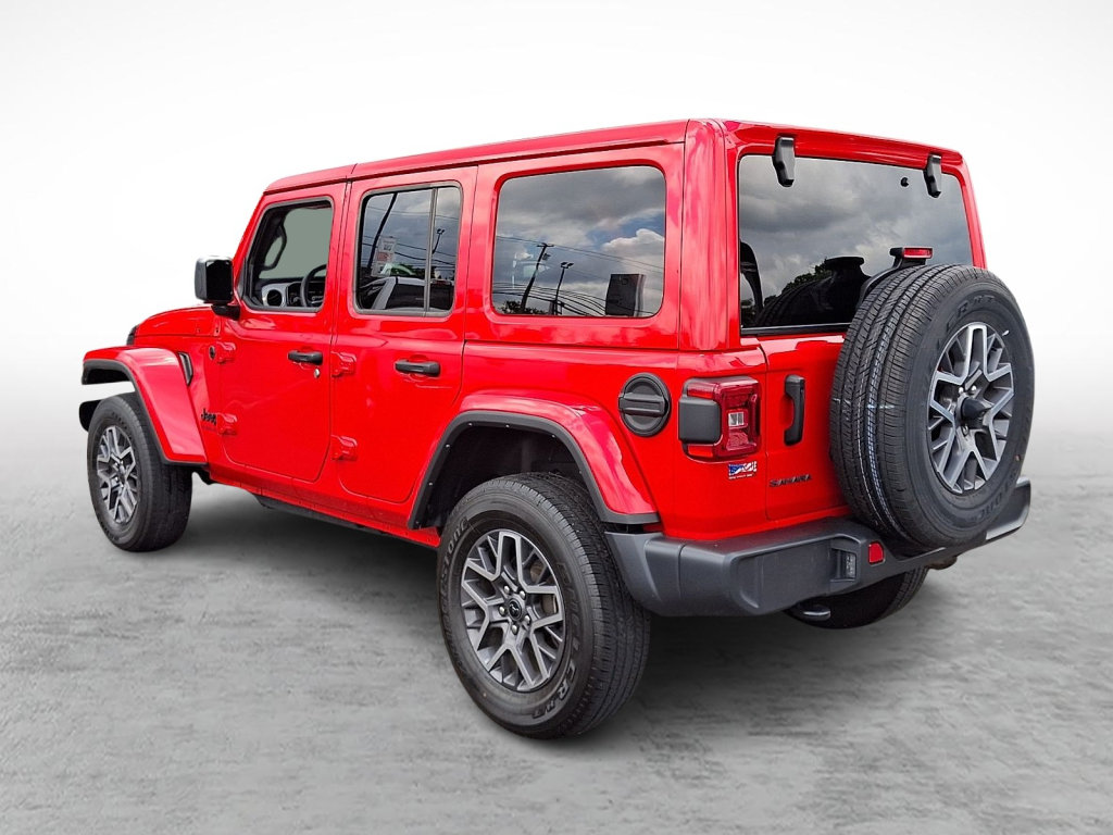 Used 2025 Jeep Wrangler Unlimited Sahara AWD/4WD image 3