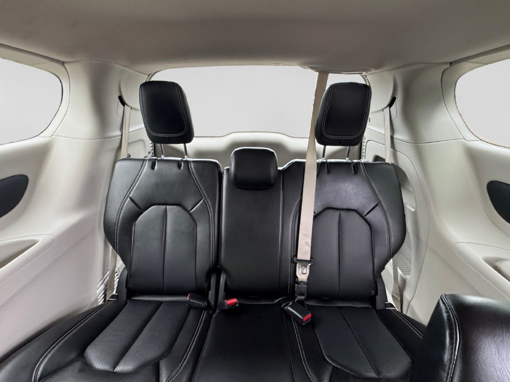 Used 2024 Chrysler Pacifica Touring-L FWD image 20