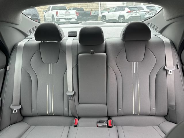 Used 2025 Hyundai Elantra SEL FWD image 40