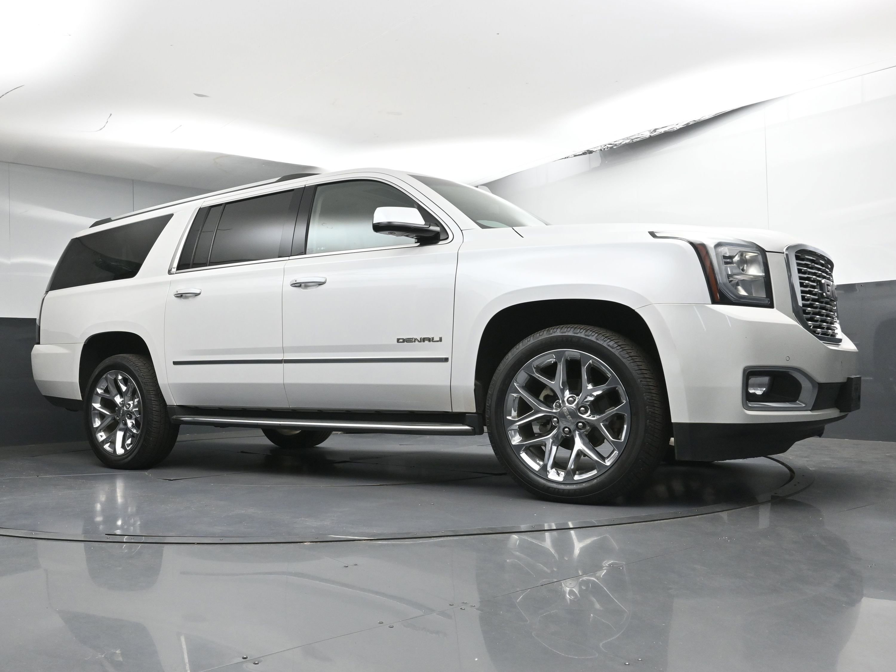 Used 2018 GMC Yukon XL Denali w/ Open Road Package AWD/4WD image 36