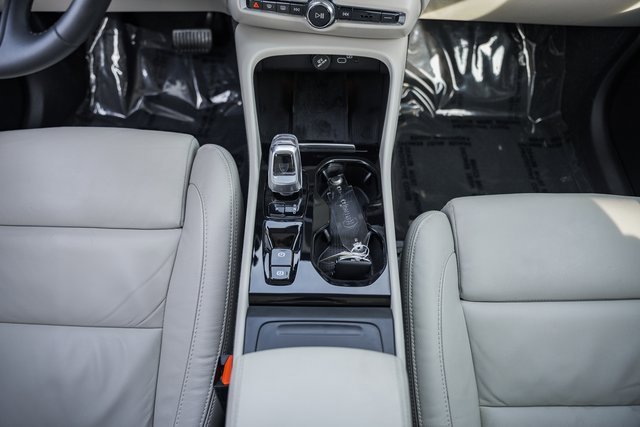 Used 2023 Volvo XC40 B5 Plus w/ Climate Package image 26