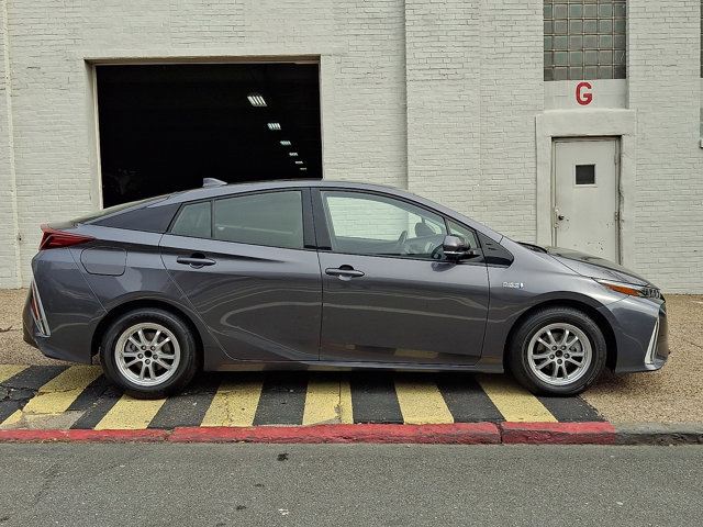 Used 2017 Toyota Prius Prime Premium image 7