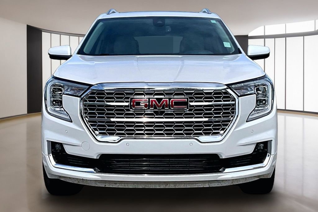 Used 2023 GMC Terrain Denali w/ Denali Premium Package AWD/4WD image 3
