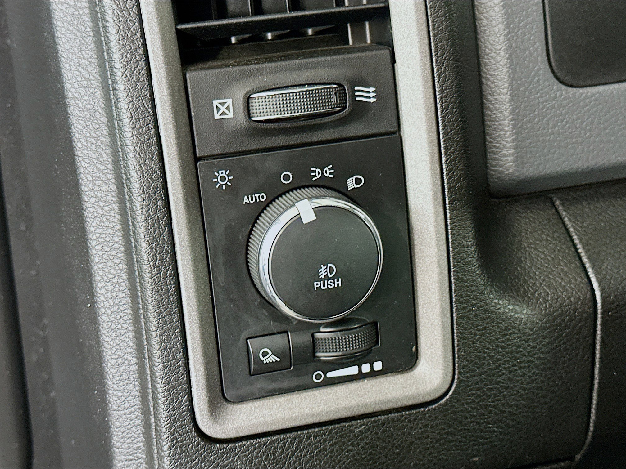 Used 2020 RAM 1500 Tradesman w/ Tradesman SXT Package RWD image 17