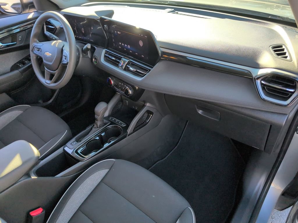 Used 2025 Chevrolet TrailBlazer LT image 32