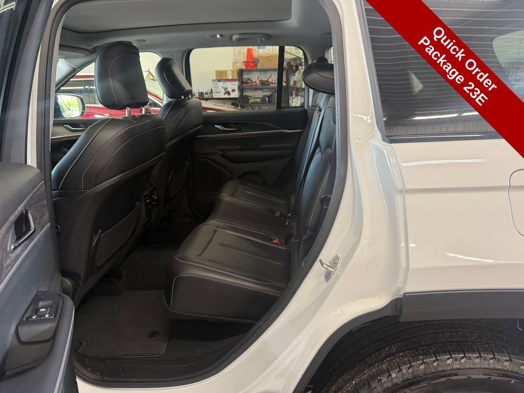 Used 2024 Jeep Grand Cherokee Limited w/ Black Appearance Package AWD/4WD image 33