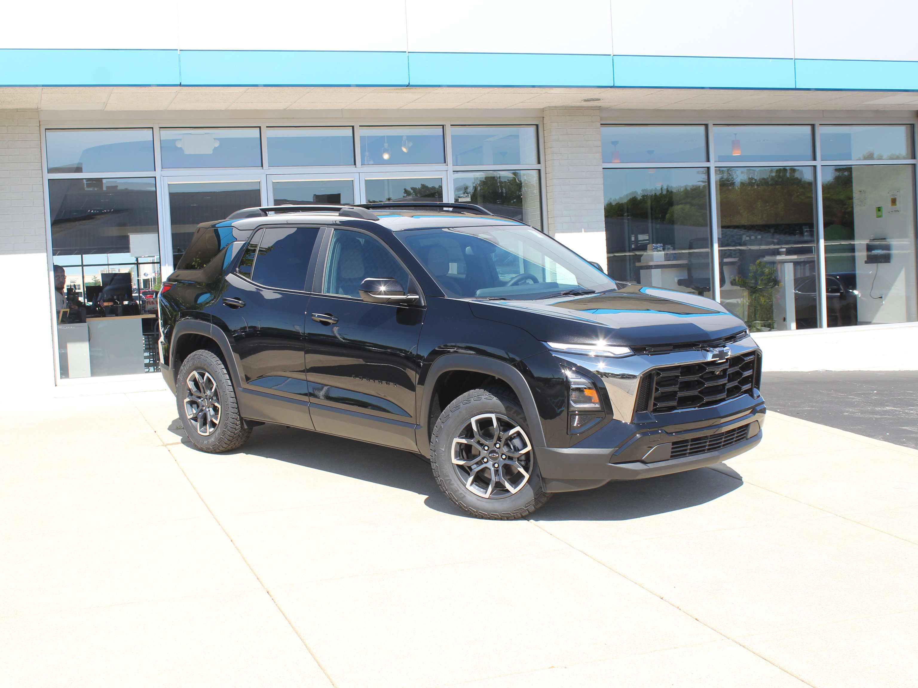 New 2026 Chevrolet Equinox ACTIV w/ Convenience Package III FWD image 2