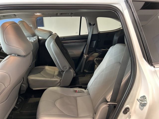 Used 2023 Toyota Highlander Platinum AWD/4WD image 17