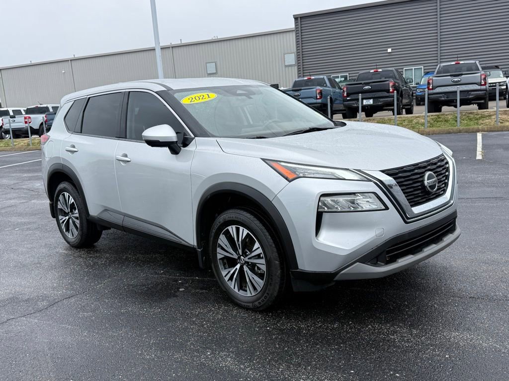 Used 2021 Nissan Rogue SV image 2
