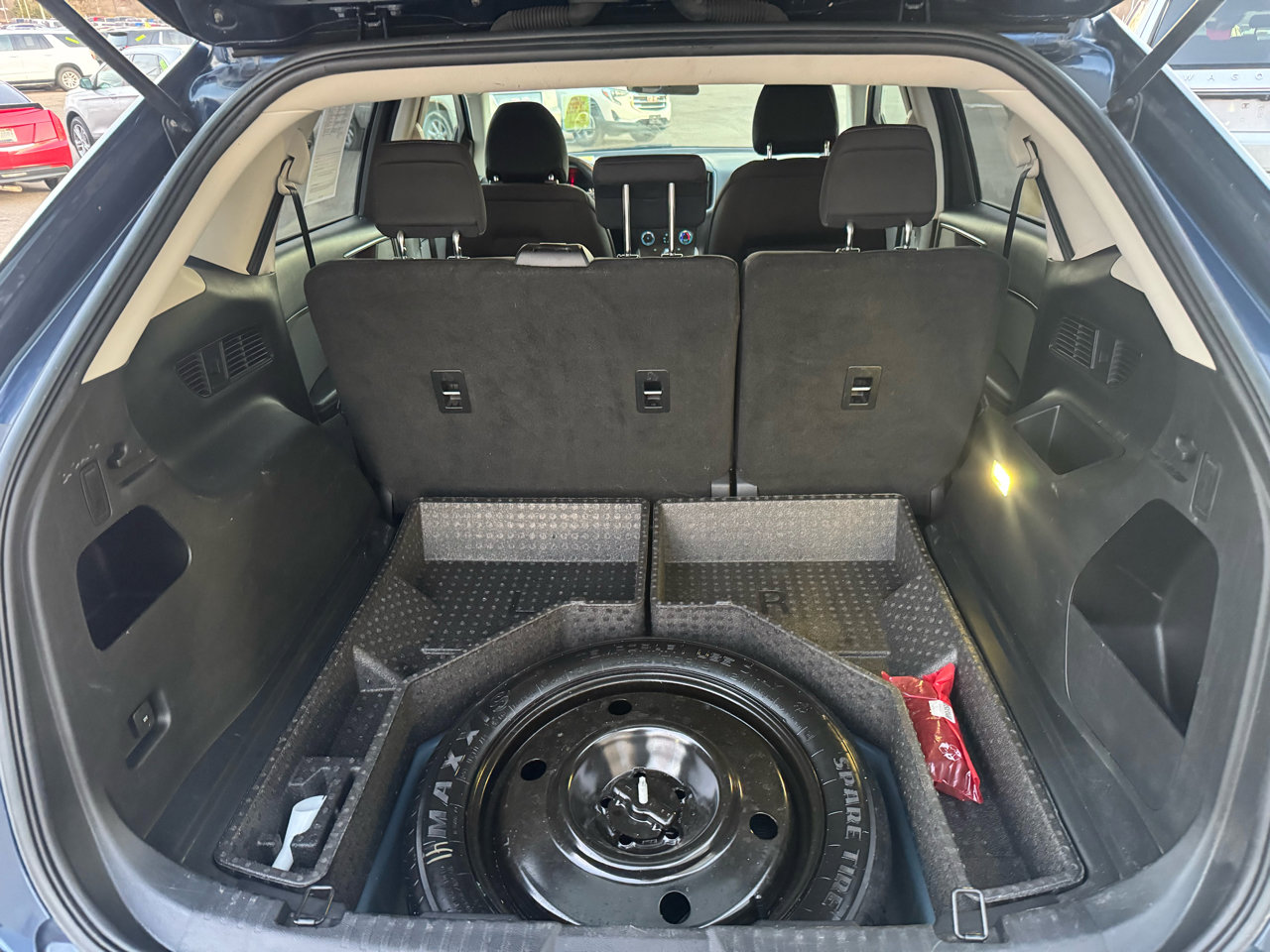 Used 2017 Ford Edge SE image 8