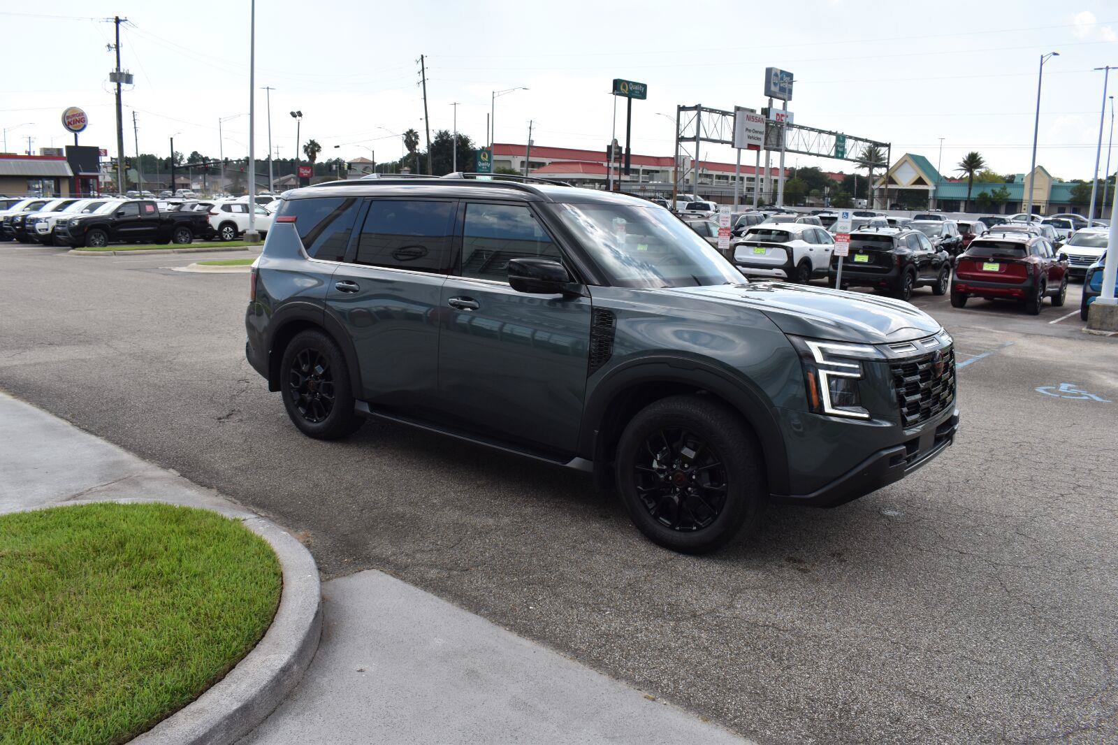 Certified 2025 Nissan Armada PRO-4X AWD/4WD image 17