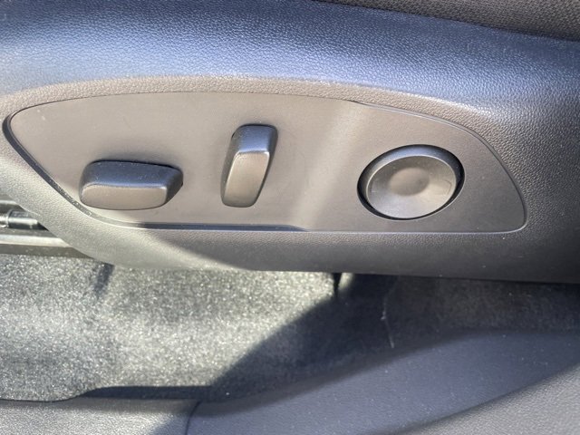 Used 2025 GMC Acadia Elevation image 14