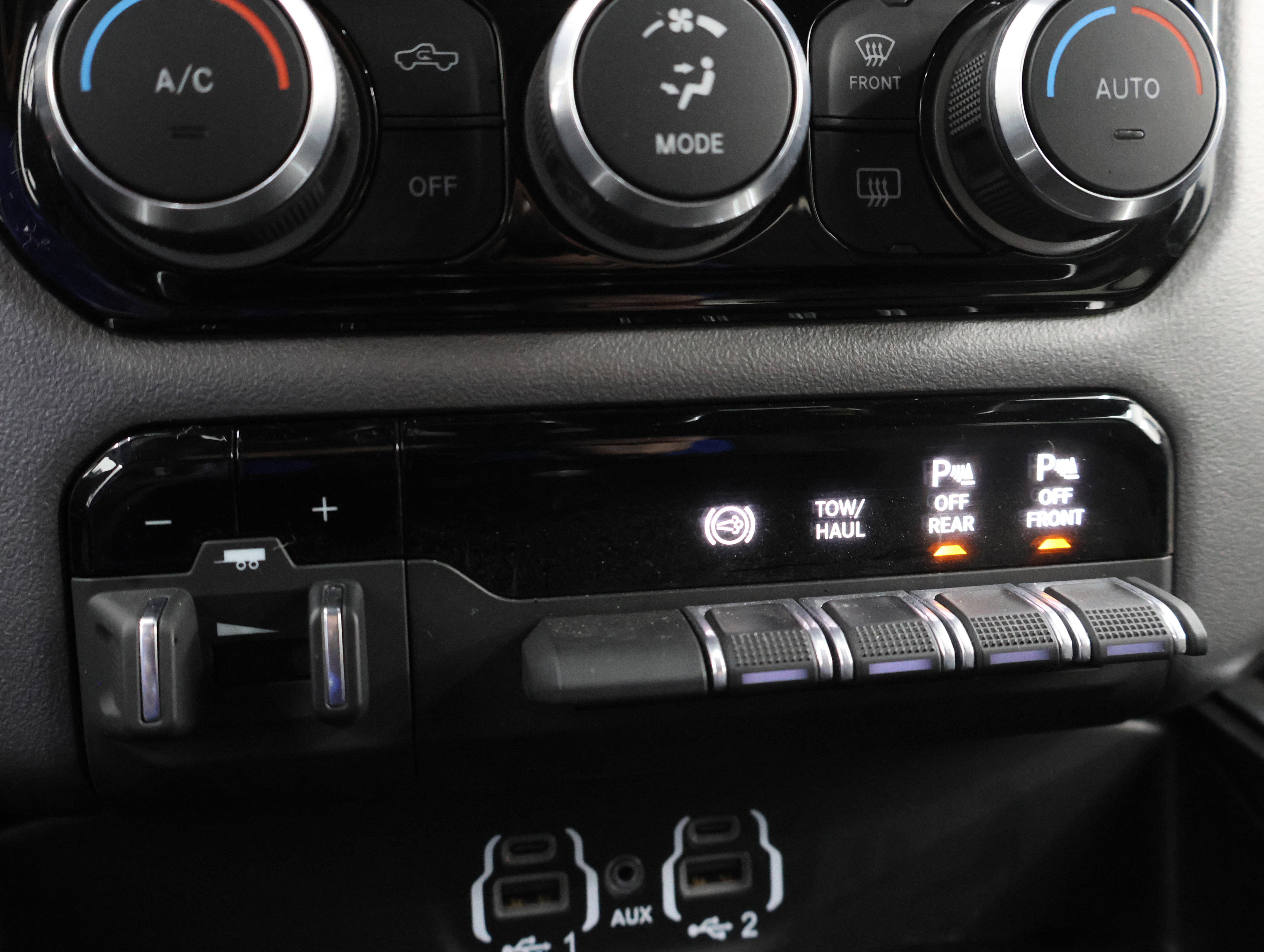 Used 2024 RAM 2500 Big Horn w/ Sport Appearance Package image 48