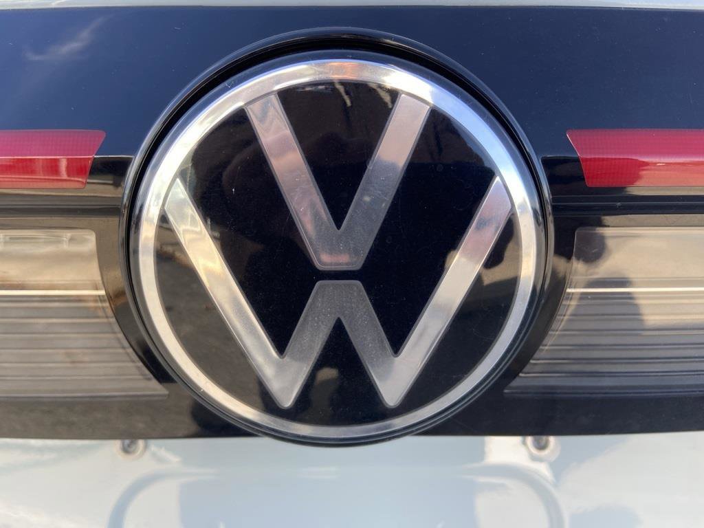 Used 2025 Volkswagen Taos SE image 12