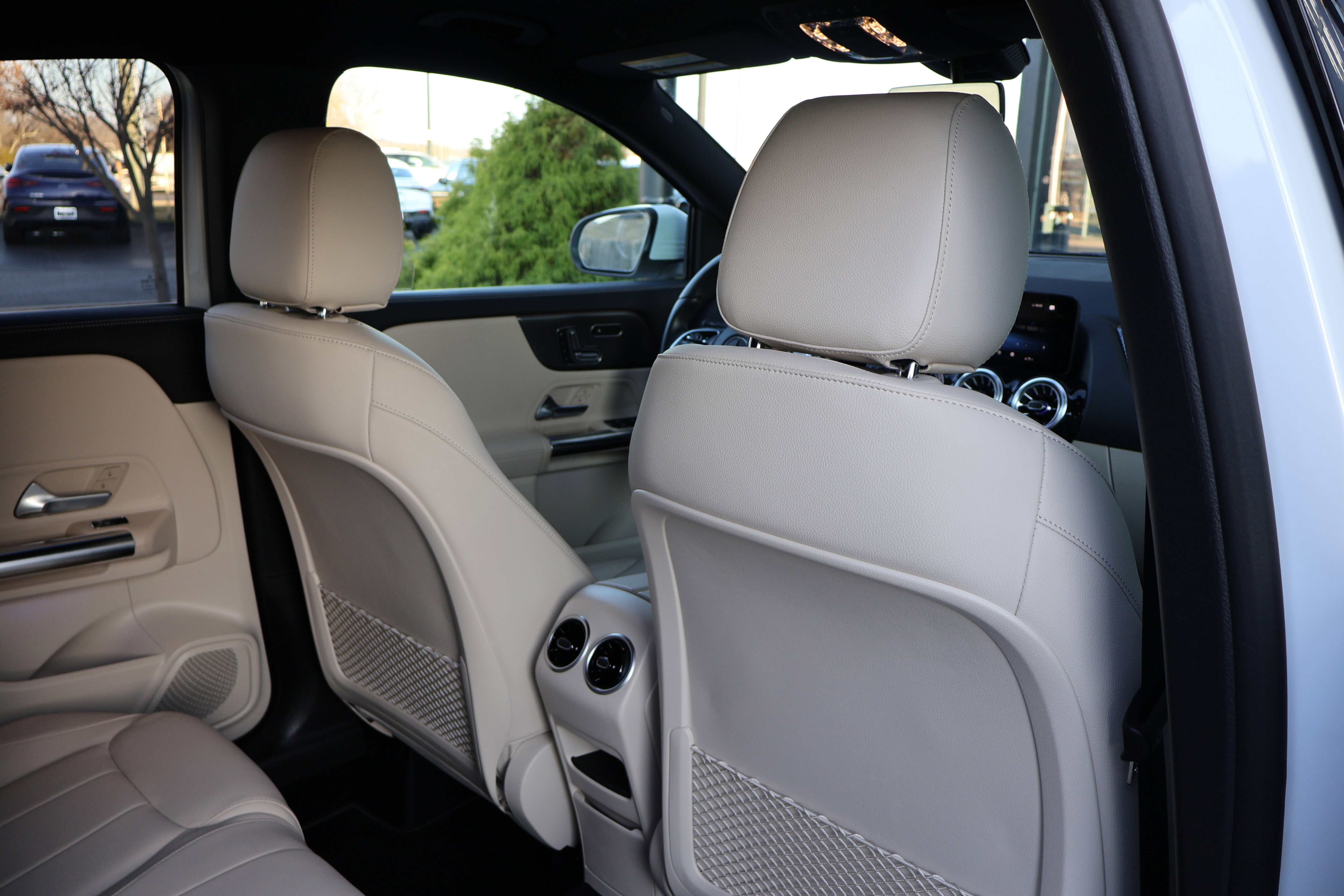 Certified 2023 Mercedes-Benz GLA 250 w/ Premium Package image 24