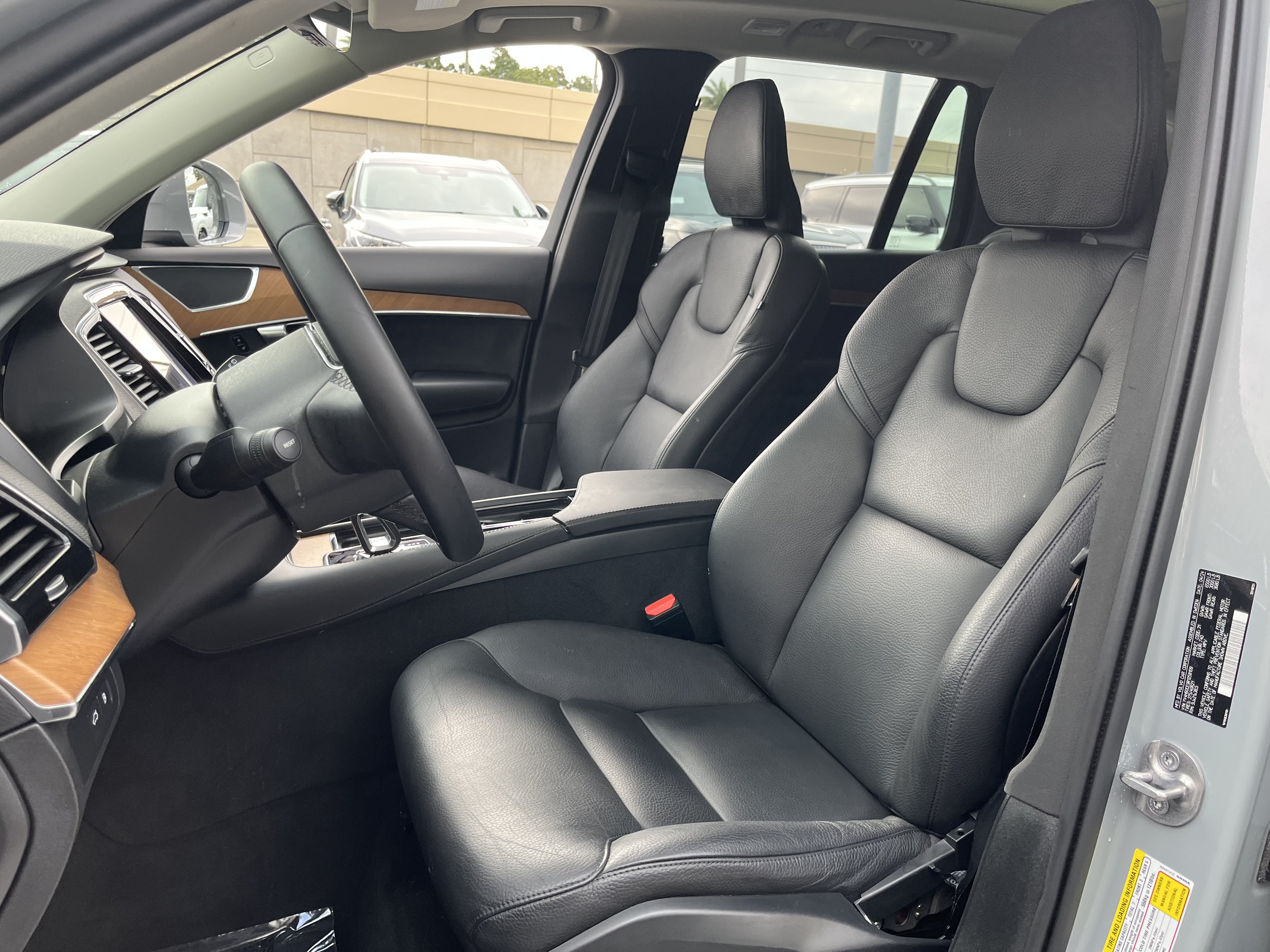 Used 2024 Volvo XC90 T8 Plus w/ Protection Package Premier AWD/4WD image 2